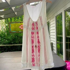 Beautiful Johnny dress embroidered